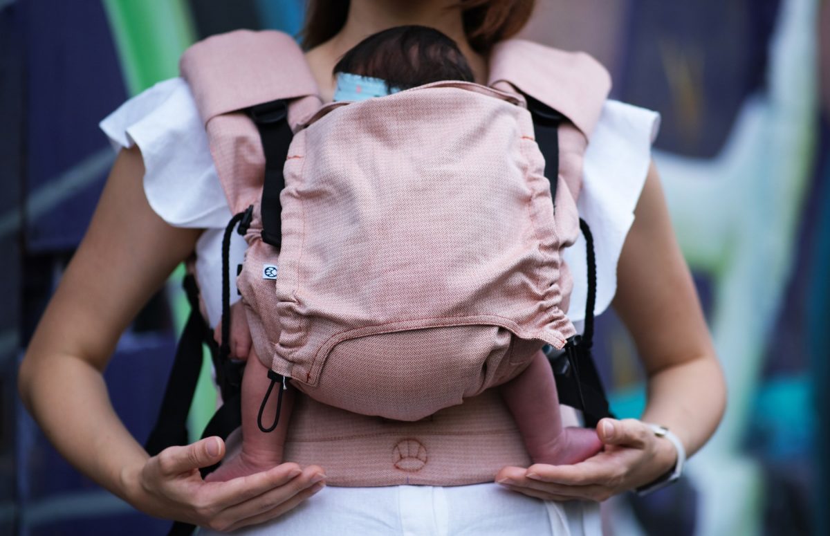 Mochila Ergonómica Neko Slings diseño Sephia tamaño Baby