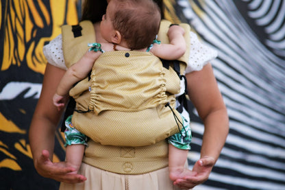 Mochila Ergonómica marca Neko Slings diseño Zest tamaño baby