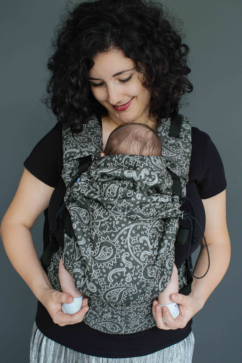 Mochila Ergonómica Neko Slings diseño Efes Paisley Dark Baby